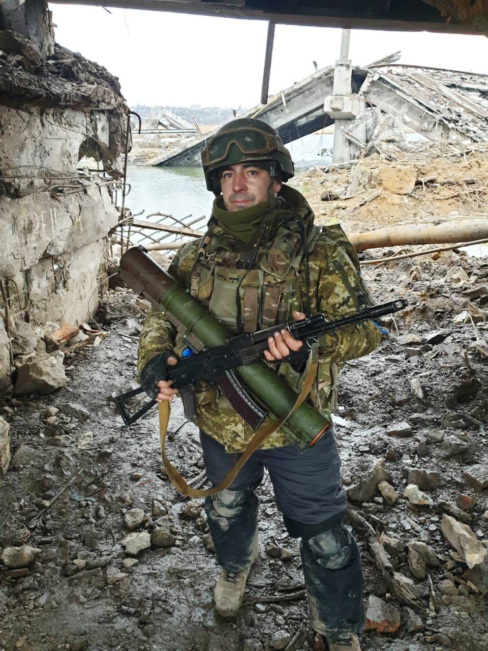 Измучены и уставшие, но непокоренные и непобедимые: посмотрите на эти лица защитников Мариуполя!