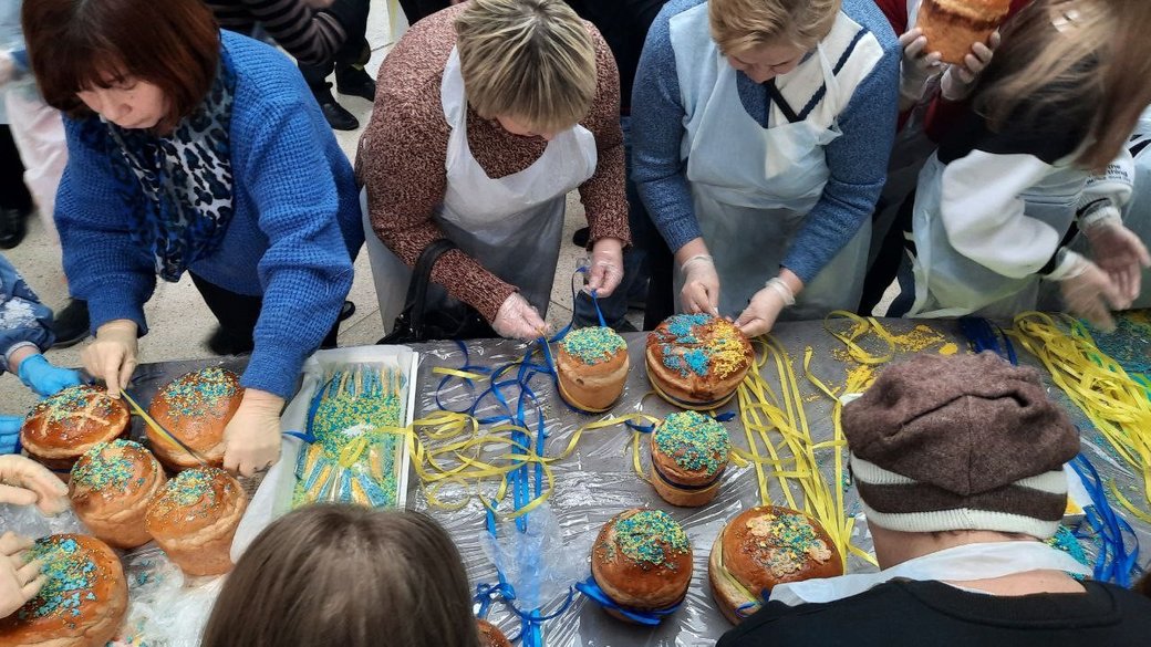 Во Львове создали самый большой тризуб из пасок: смотрите, как установили новый рекорд Украины