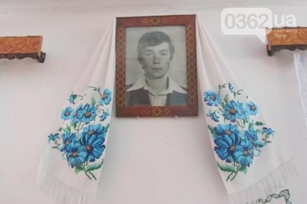 Под Ровно женщина до сих пор не верит в смерть сына, погибшего 36 лет назад: его могилу раскопали