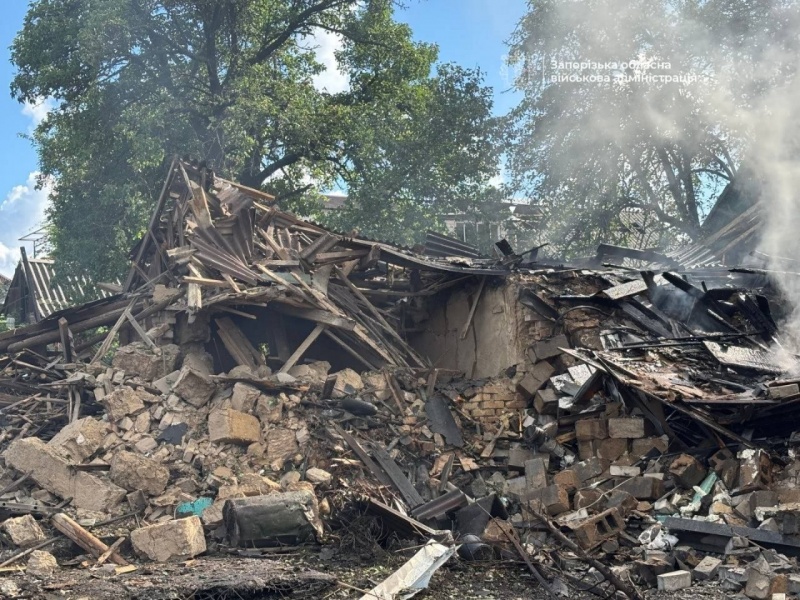 Russian strike hits downtown Zaporizhzhia, casualties continue to climb