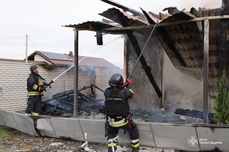 Chernihiv under attack by Russia again: State Emergency Service shows aftermath of new strike