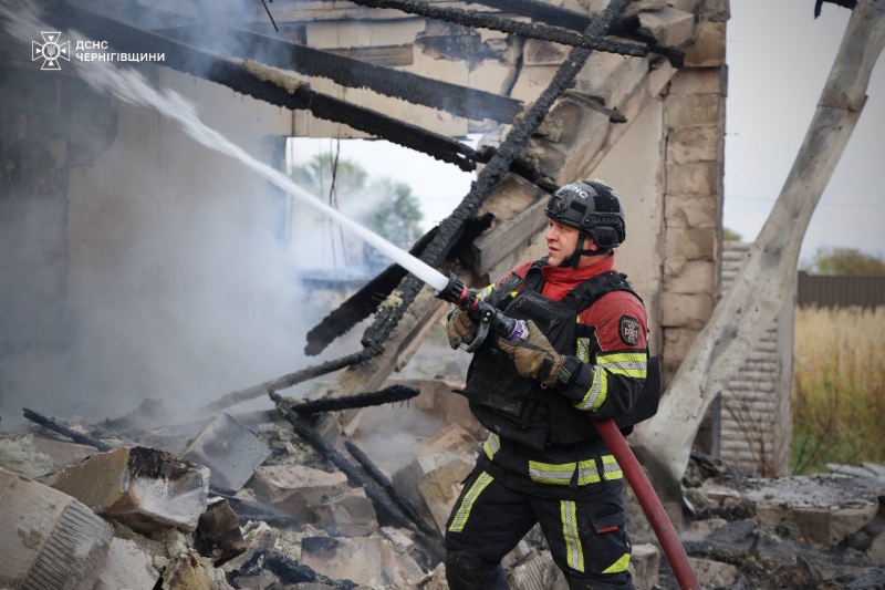 Chernihiv under attack by Russia again: State Emergency Service shows aftermath of new strike