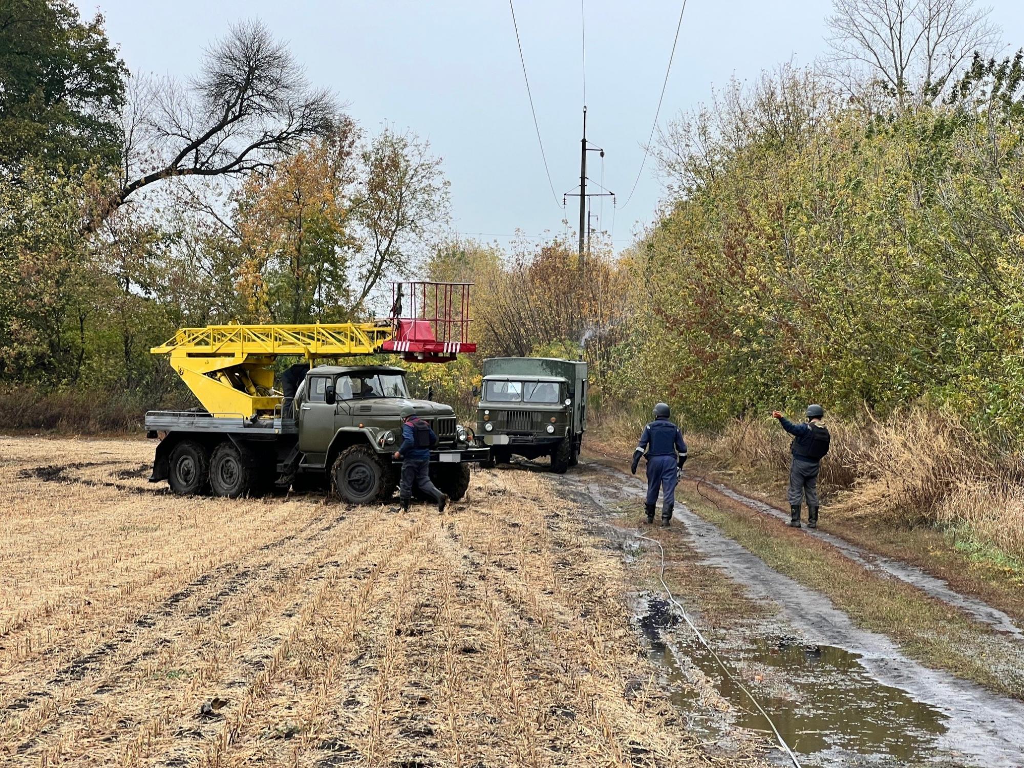 "Працюємо там, де тривають бойові дії": інтерв’ю з енергетиком про ціну світла під час війни