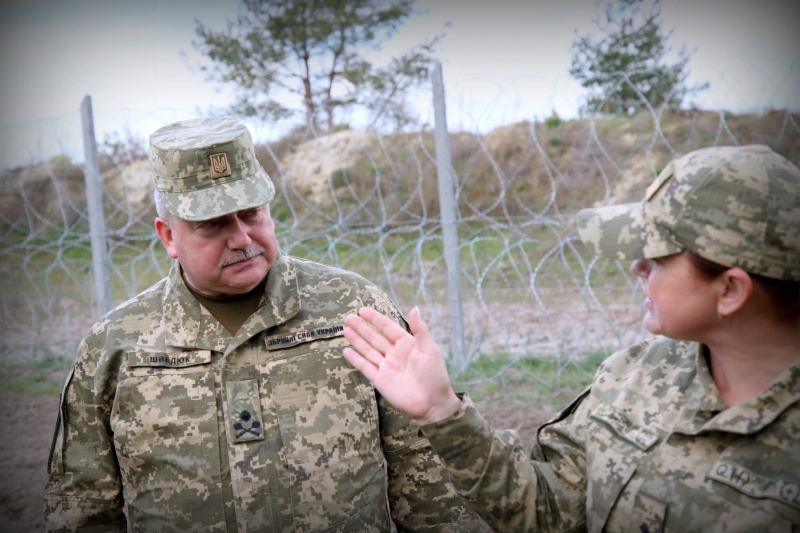 Ukraine turns Belarus border into fortified zone, readies to repel threats