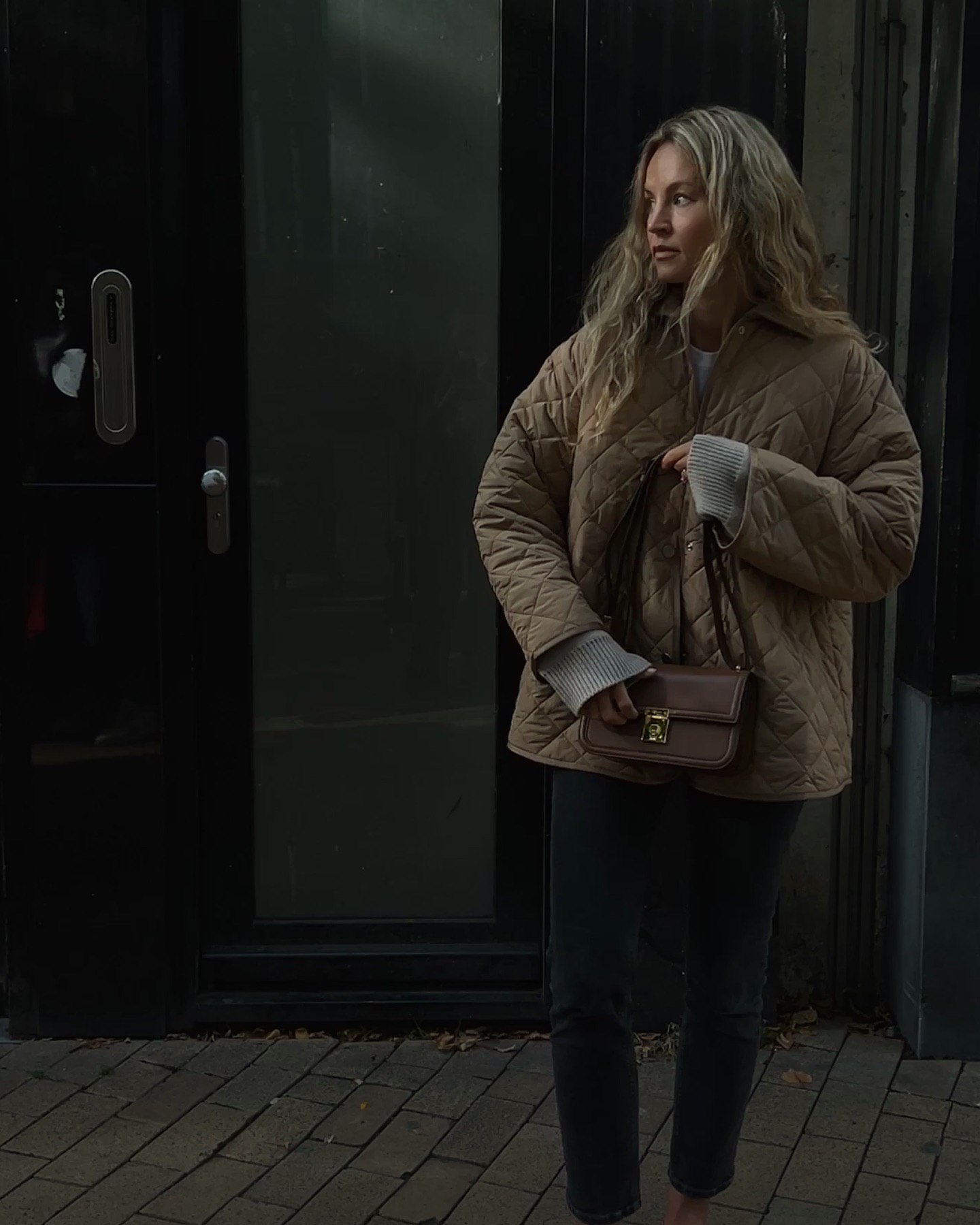 Стеганая женская куртка - тренд сезона: с чем ее носить