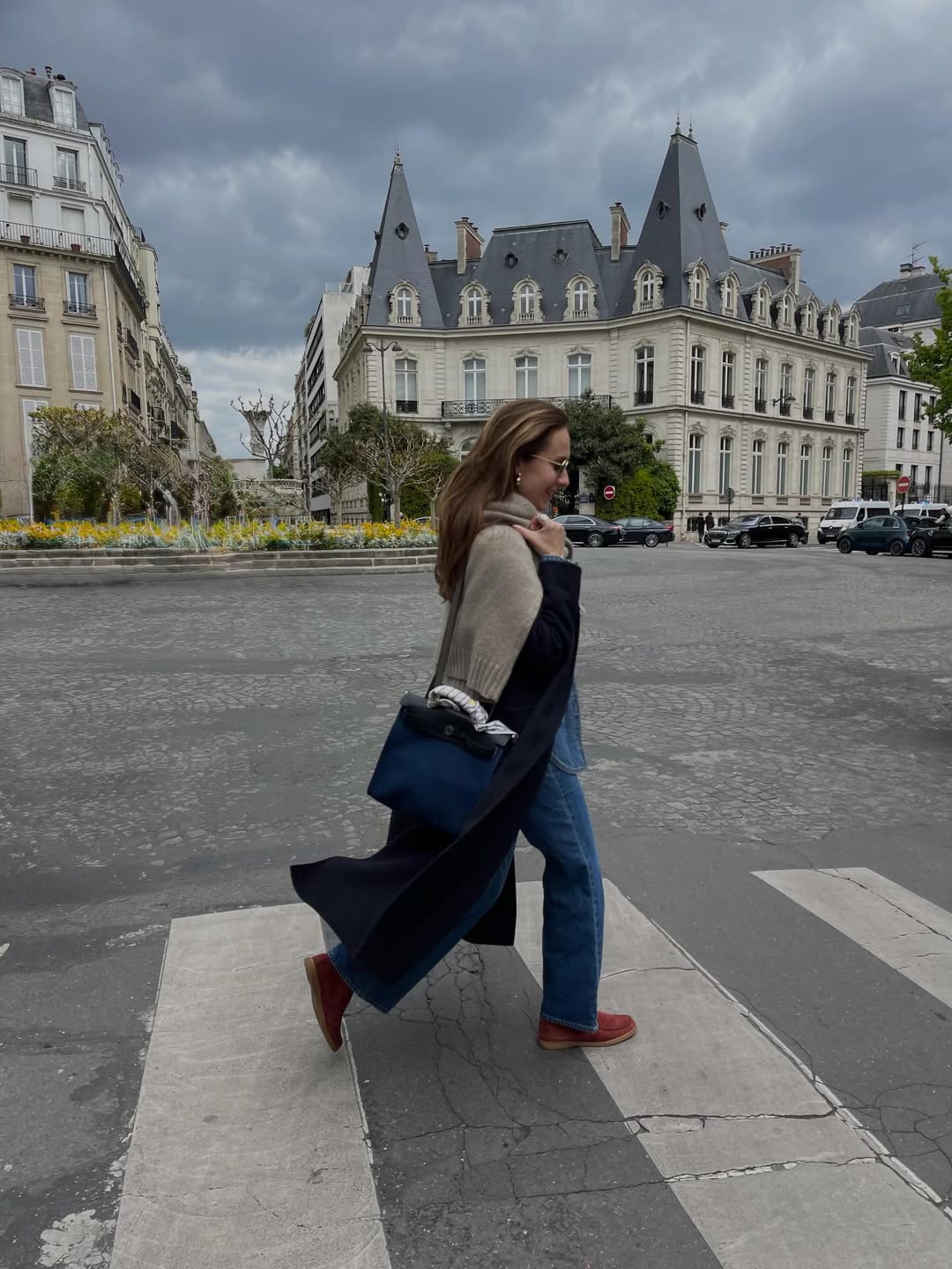 Горняк показала многослойный "лук" с пальто и свитером: повторите этот тренд