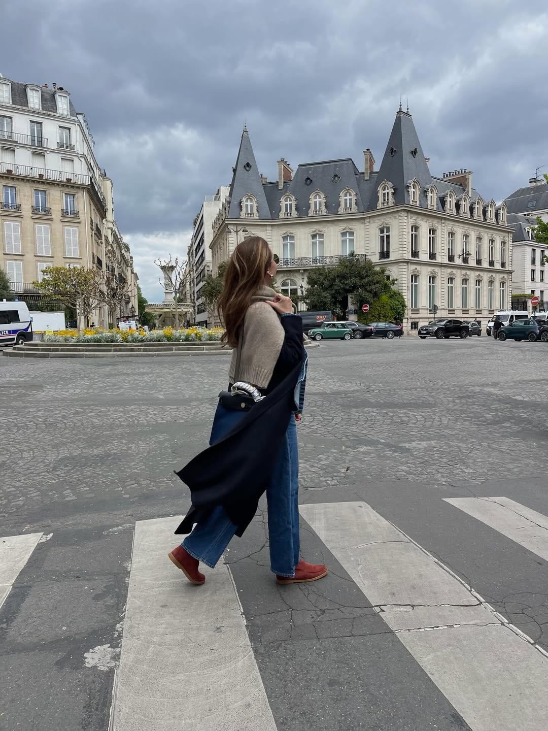 Горняк показала многослойный "лук" с пальто и свитером: повторите этот тренд