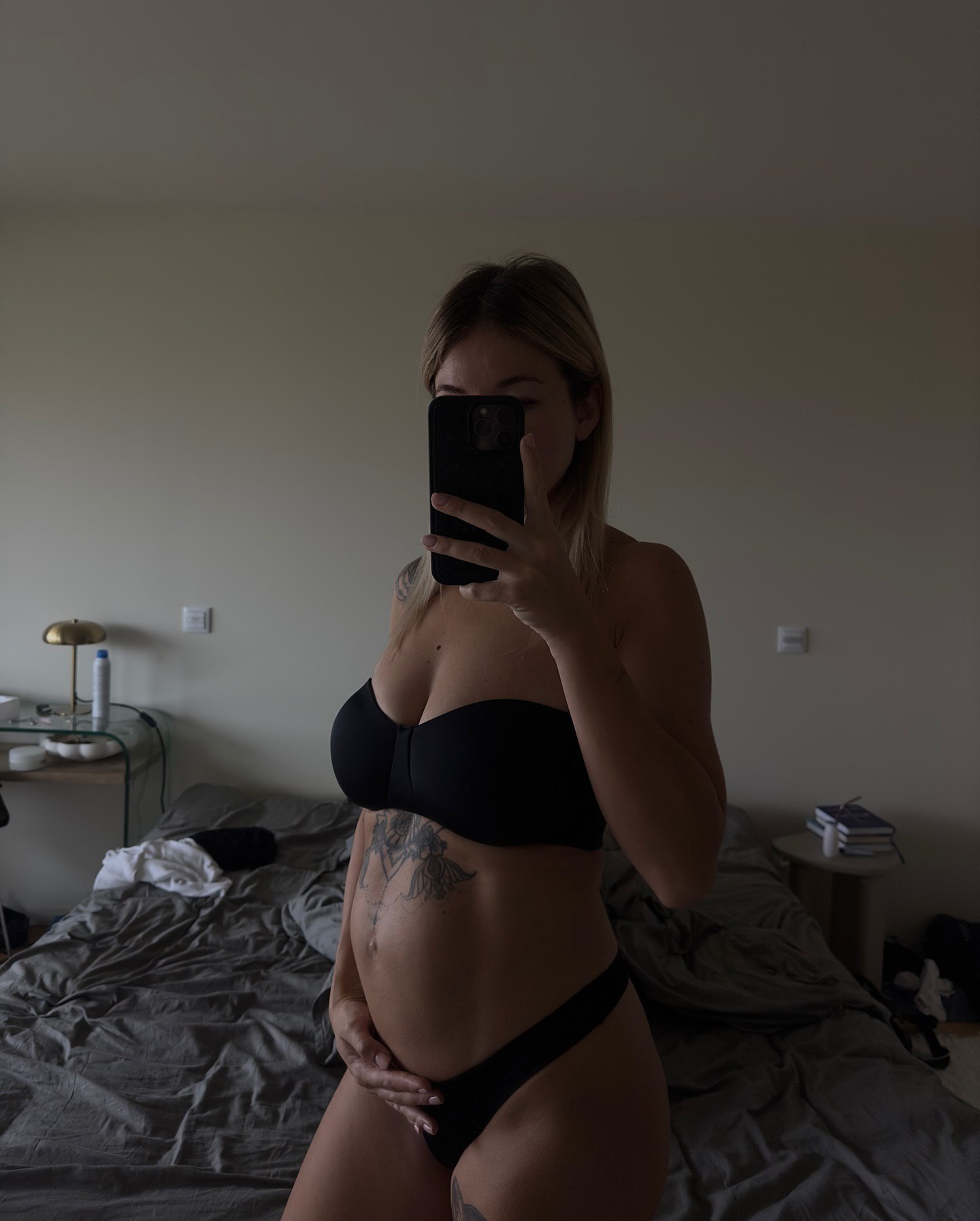 Блогерка Пренткович здивувала сталевим пресом на 5 місяці вагітності (фото)