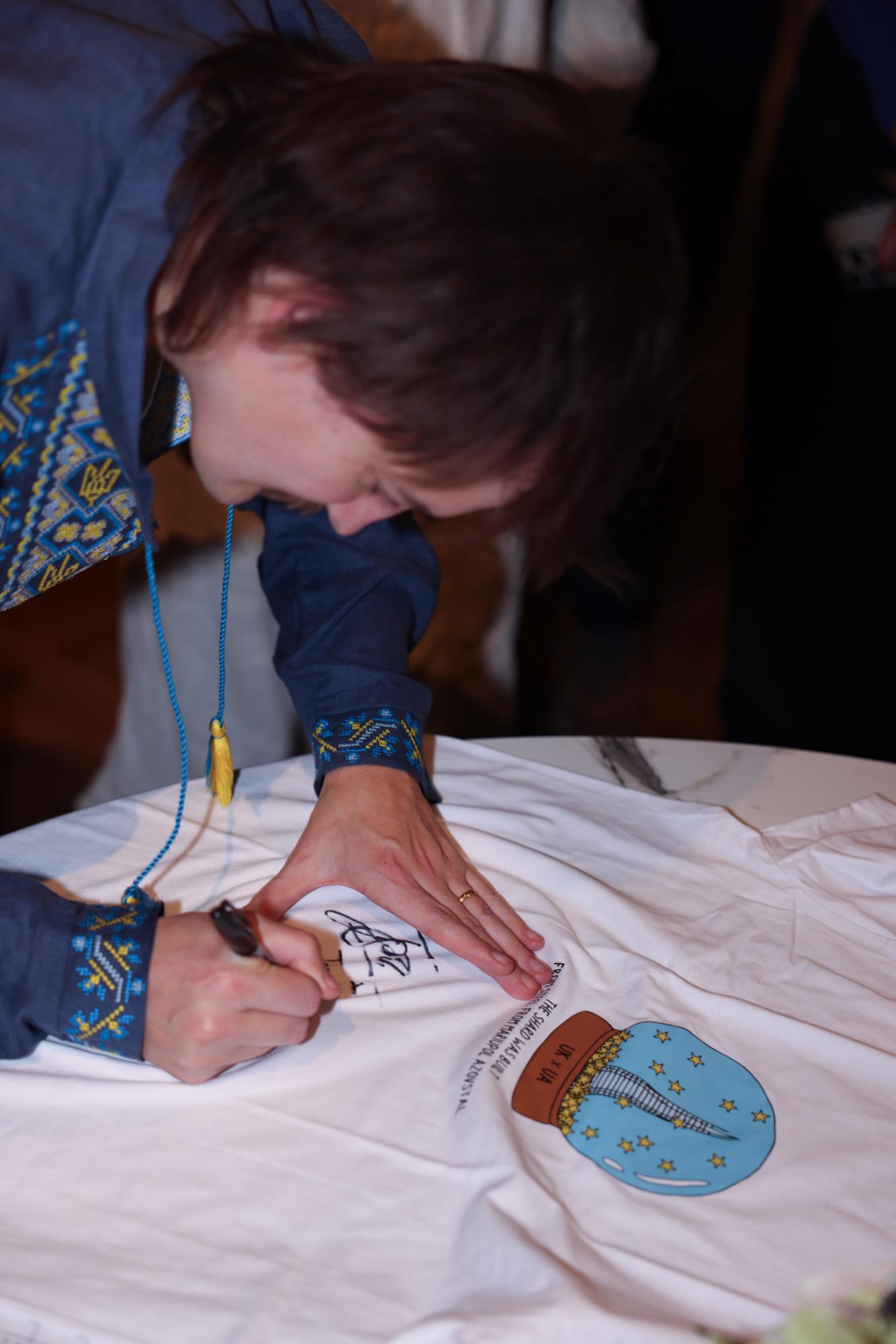 Зірка "Гри Престолів" у вишиванці сказав, що мріє зіграти Івасюка чи Сковороду (фото)