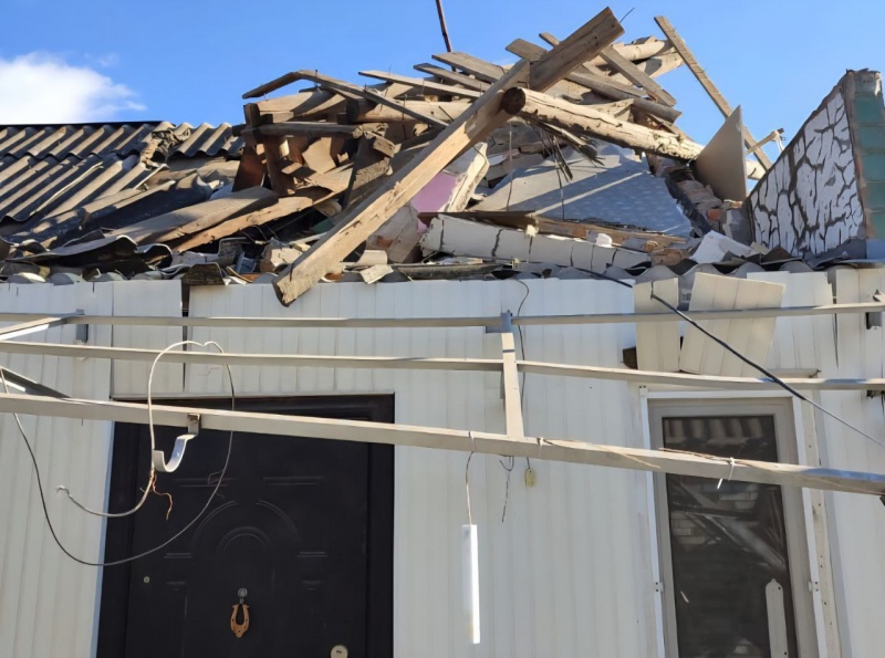 Russia strikes Ukraine's Dnipropetrovsk region, causing casualties and property damage