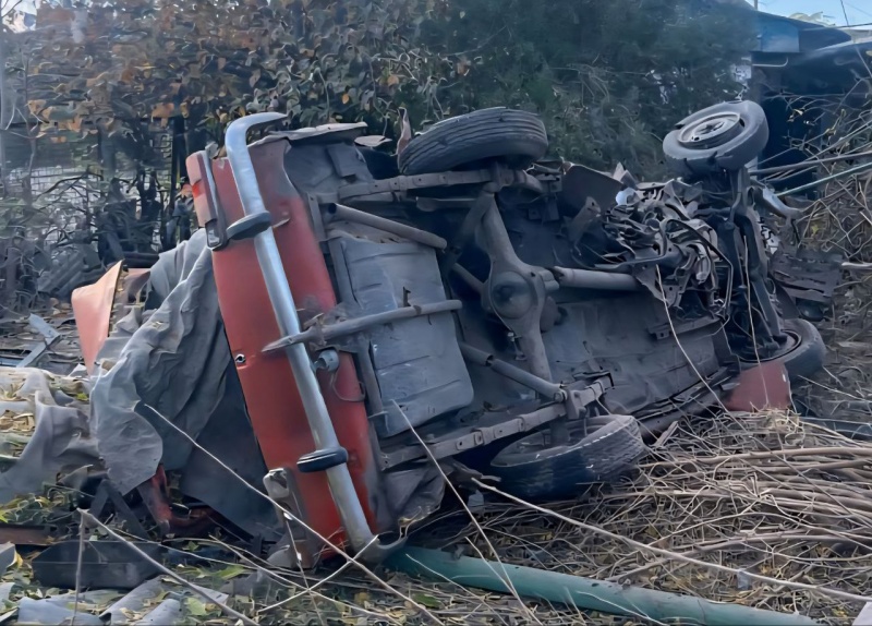 Russia strikes Ukraine's Dnipropetrovsk region, causing casualties and property damage