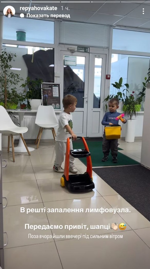 Жена Виктора Павлика показалась в больнице с маленьким сыном: что случилось