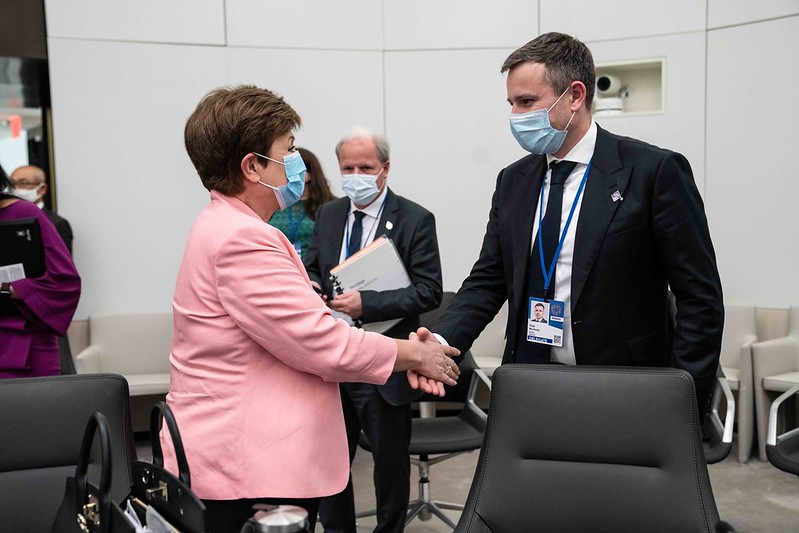 Хто допоможе Україні встати на ноги після війни і де брати на це гроші