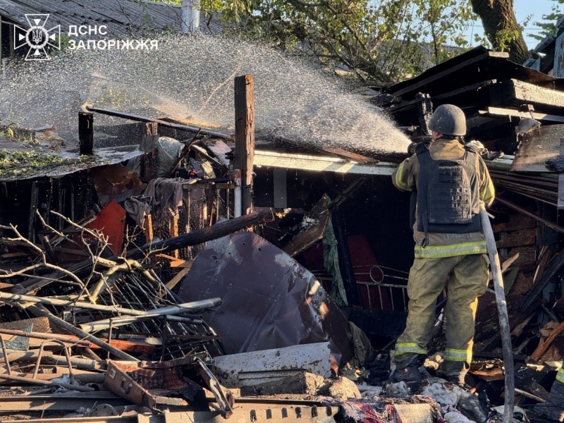 Russia bombs residential areas in Zaporizhzhia of Ukraine, killing and injuring civilians