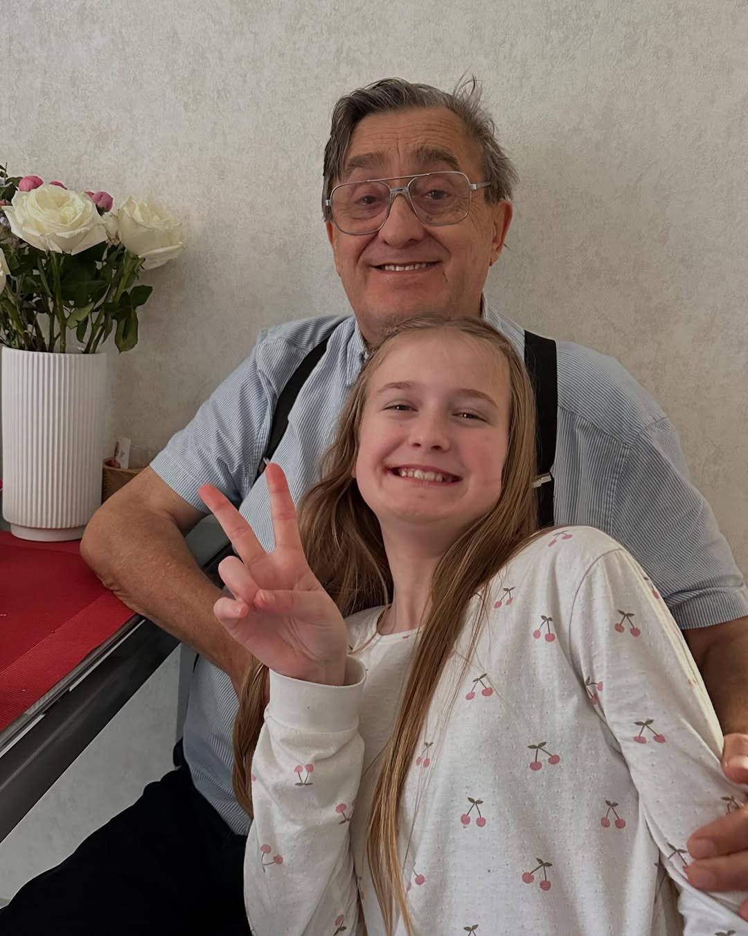 Марина Боржемская показала редкие семейные фото со своим отцом и детьми