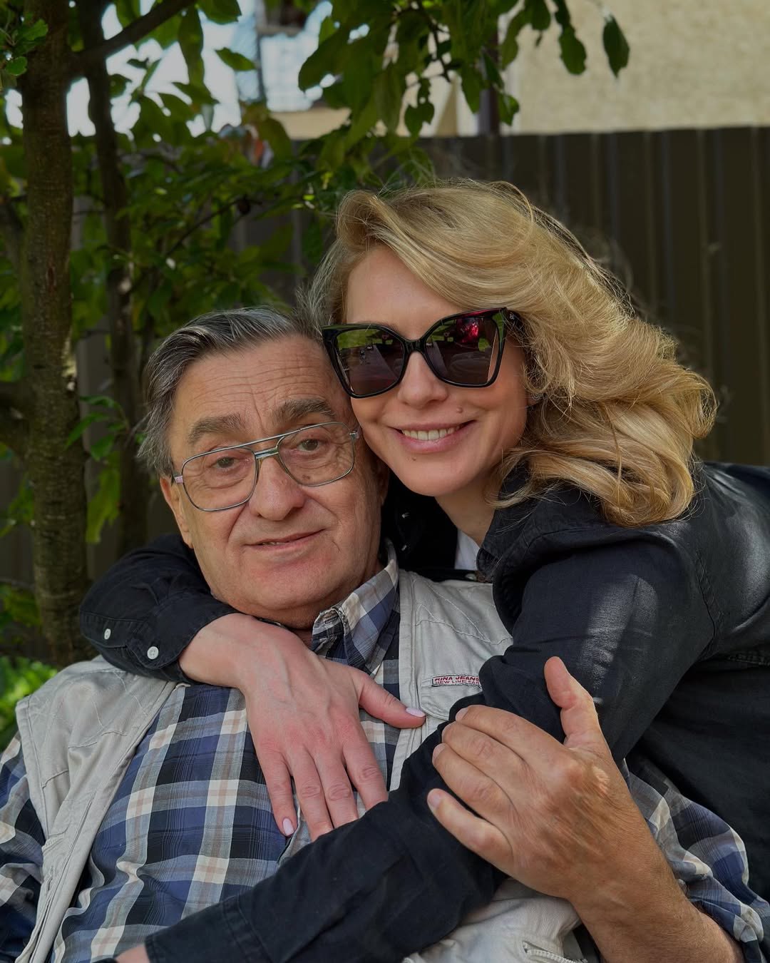 Марина Боржемская показала редкие семейные фото со своим отцом и детьми