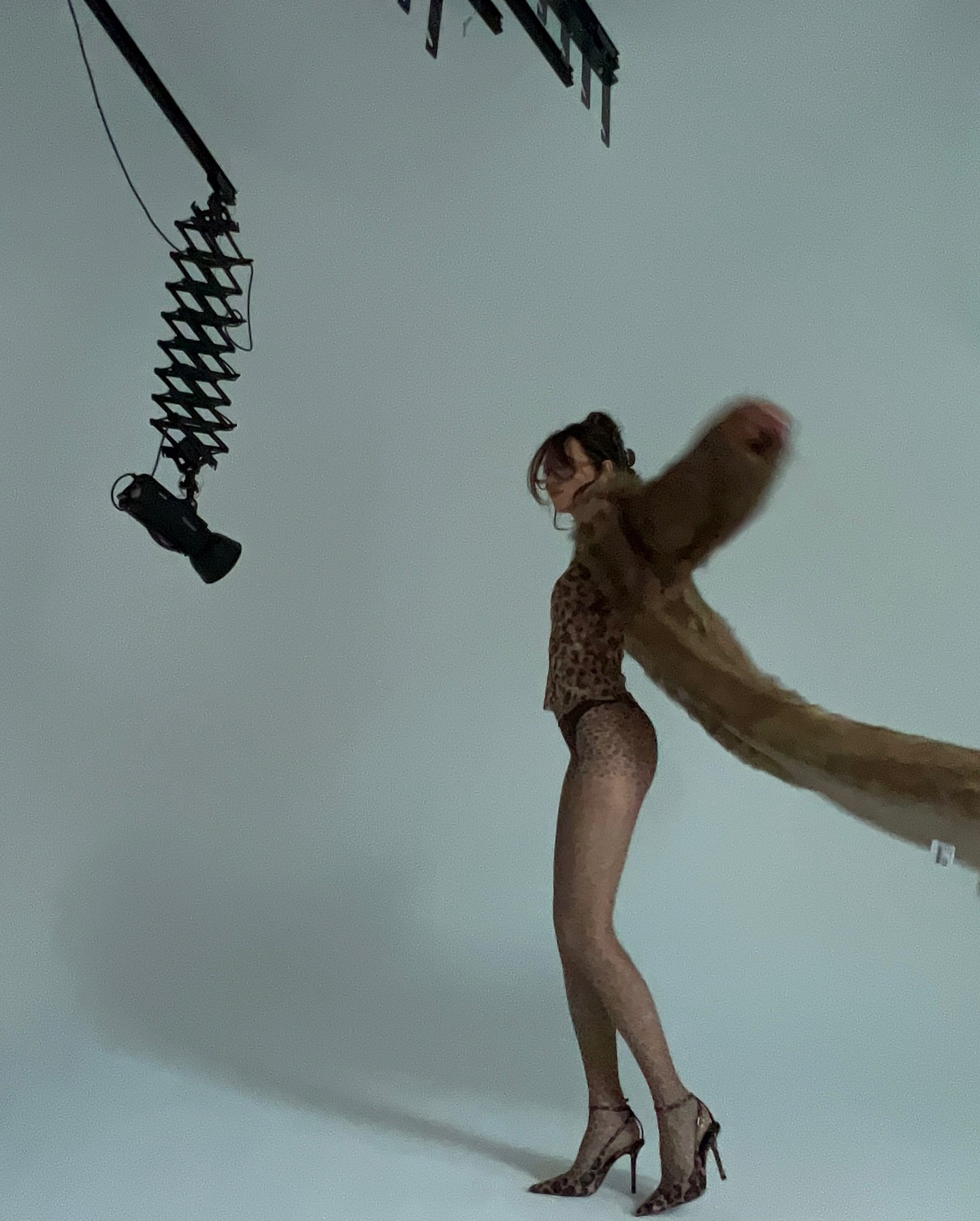 Леопард і шуба: Дорофєєва похизувалася ідеальною фігурою і стрункими ногами в зухвалому образі