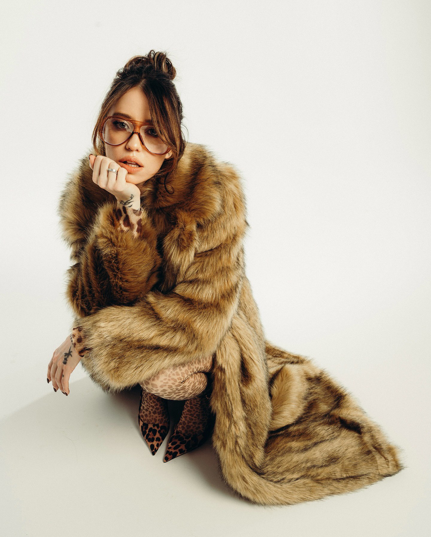 Леопард і шуба: Дорофєєва похизувалася ідеальною фігурою і стрункими ногами в зухвалому образі