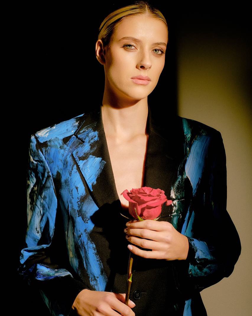 Как с обложки глянца. Магучих удивила стильной фотосессией в необычным фэшн-образе