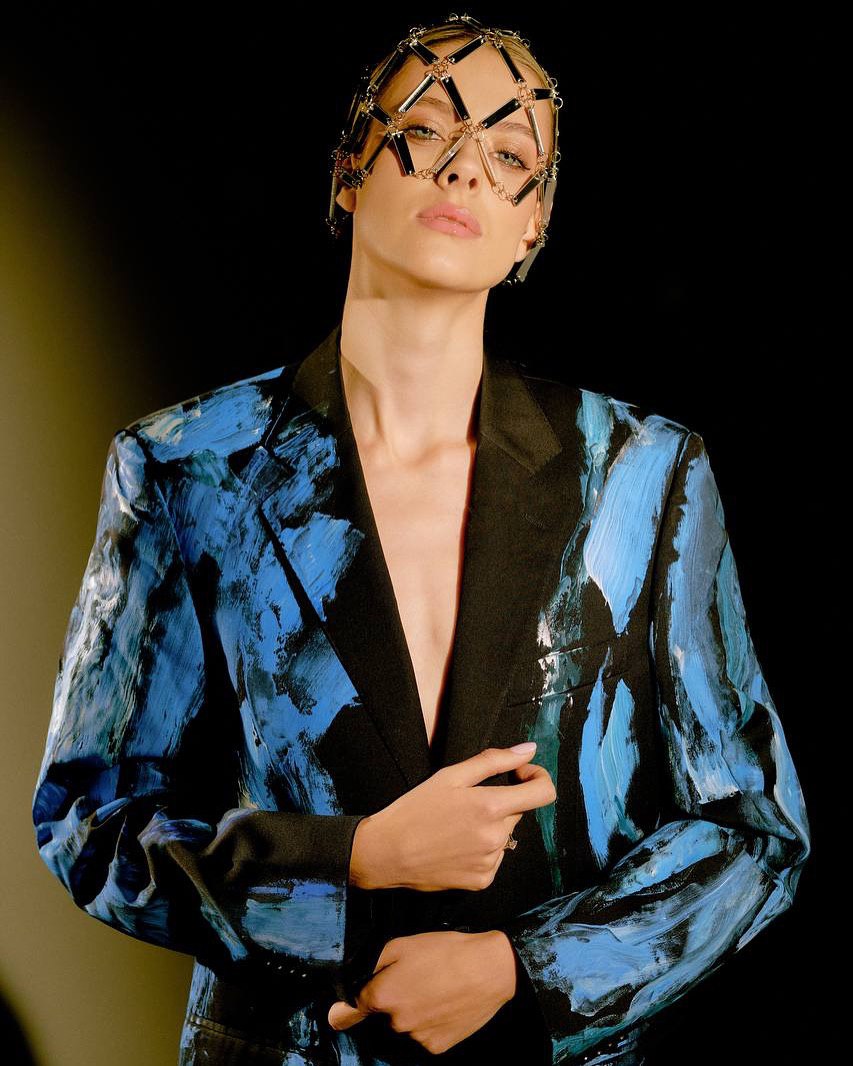 Как с обложки глянца. Магучих удивила стильной фотосессией в необычным фэшн-образе