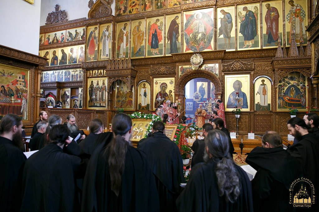 Хресна хода і молитви "за всіх нас грішних": яким було останнє богослужіння у Святогірській лаврі