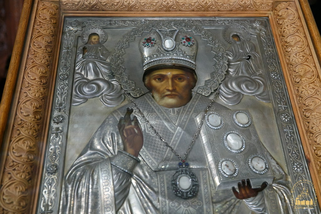 Хресна хода і молитви "за всіх нас грішних": яким було останнє богослужіння у Святогірській лаврі