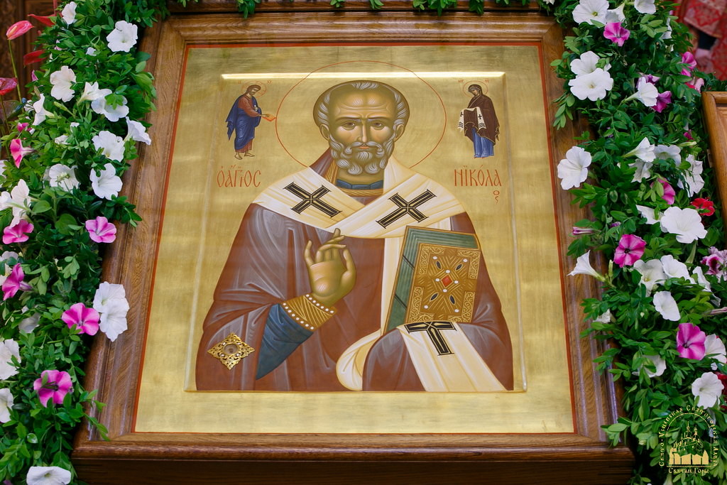 Хресна хода і молитви "за всіх нас грішних": яким було останнє богослужіння у Святогірській лаврі