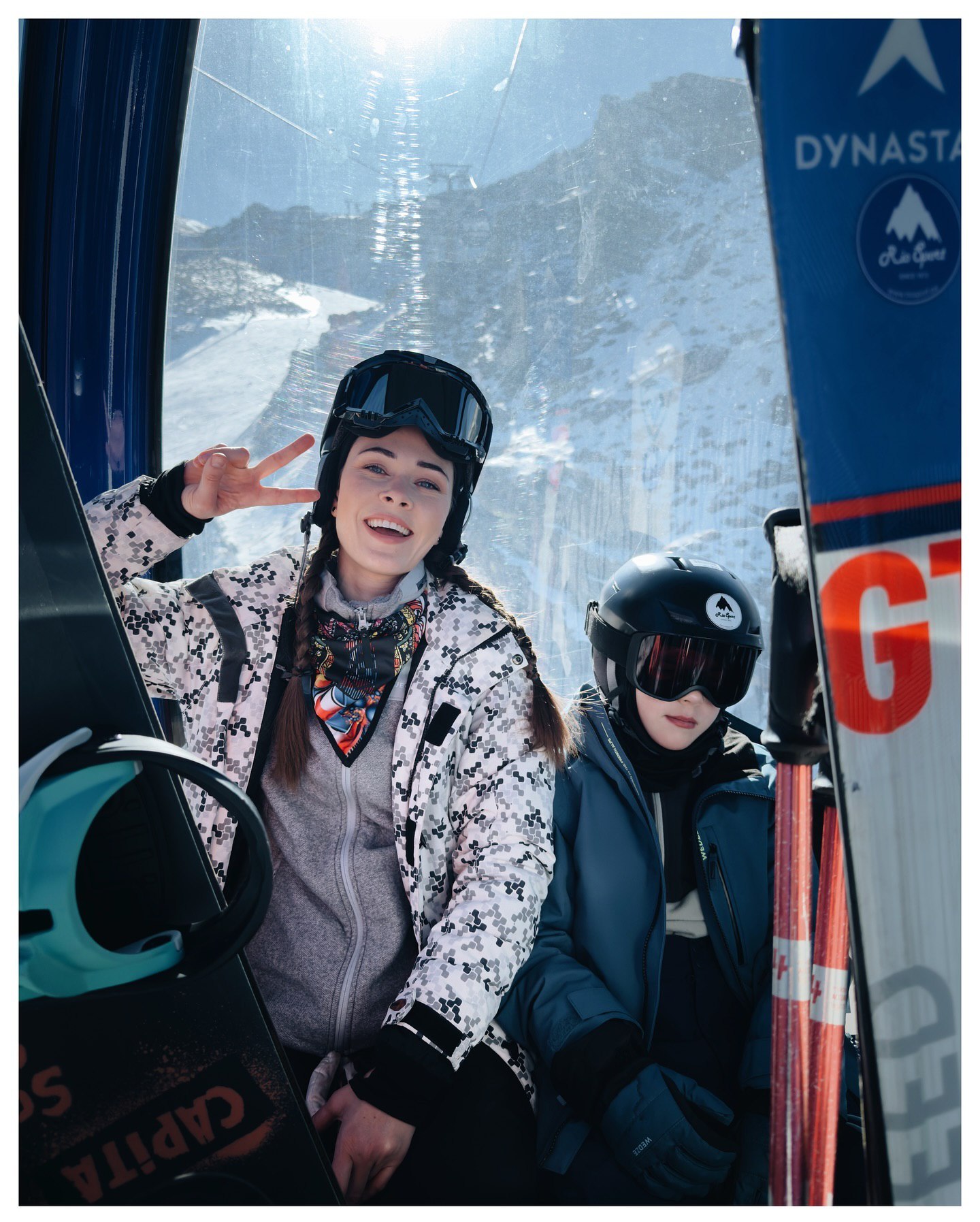 Санина прямо ответила, почему ее муж не в Украине