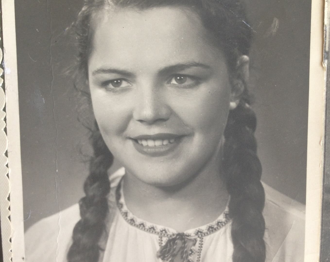 Ольга Сумская очаровала редкими фото покойной мамы в ее день рождения