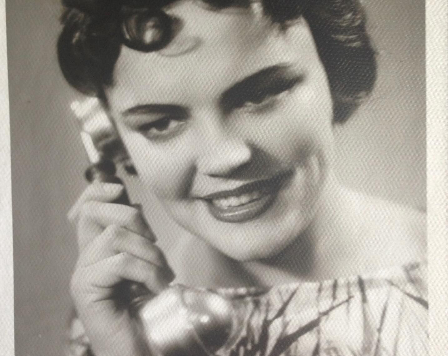 Ольга Сумская очаровала редкими фото покойной мамы в ее день рождения