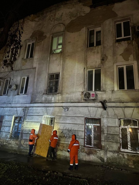 Russian attack on Odesa leaves woman dead under rubble