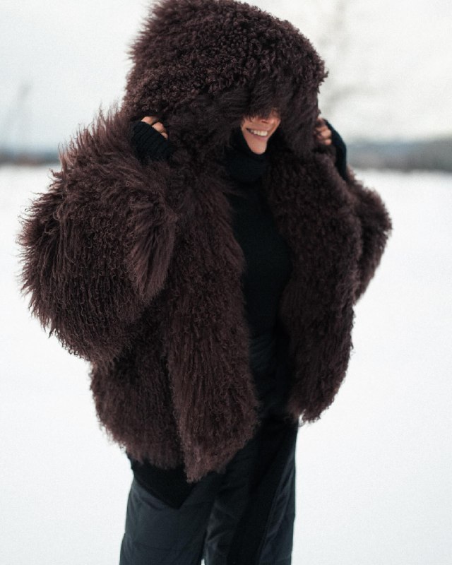 Ефросинина, Брежнева и Джамала показали самые трендовые головные уборы этой зимы: как они выглядят