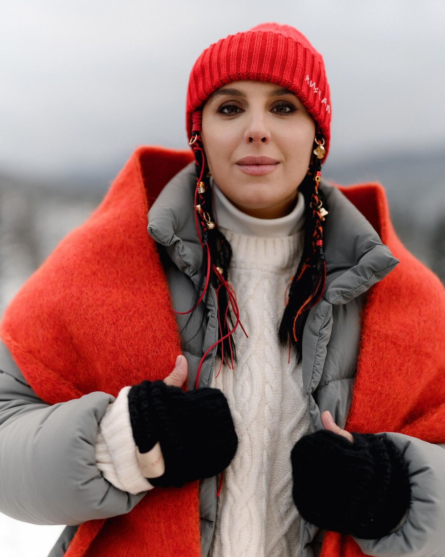 Ефросинина, Брежнева и Джамала показали самые трендовые головные уборы этой зимы: как они выглядят