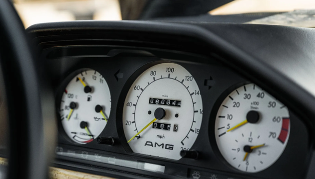 Единственный экземпляр: на продажу выставили уникальный Mercedes-Benz 80-х (фото)