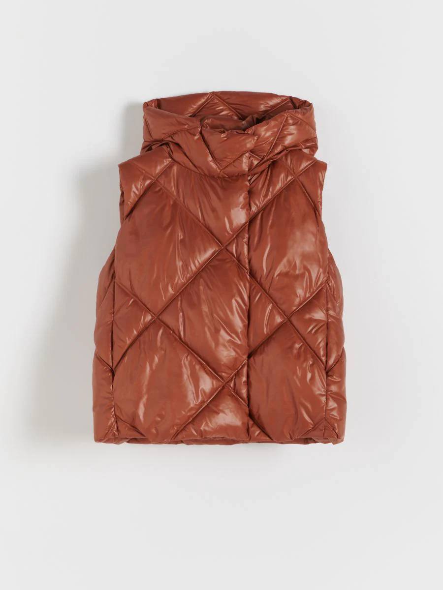 Стилист назвала вещи, которые обязательно должны быть в осеннем гардеробе украинцев