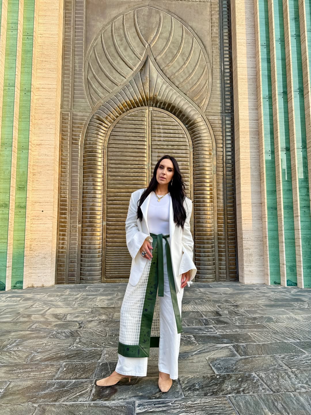 Джамала показала стильный прием, как обновить классический костюм с брюками