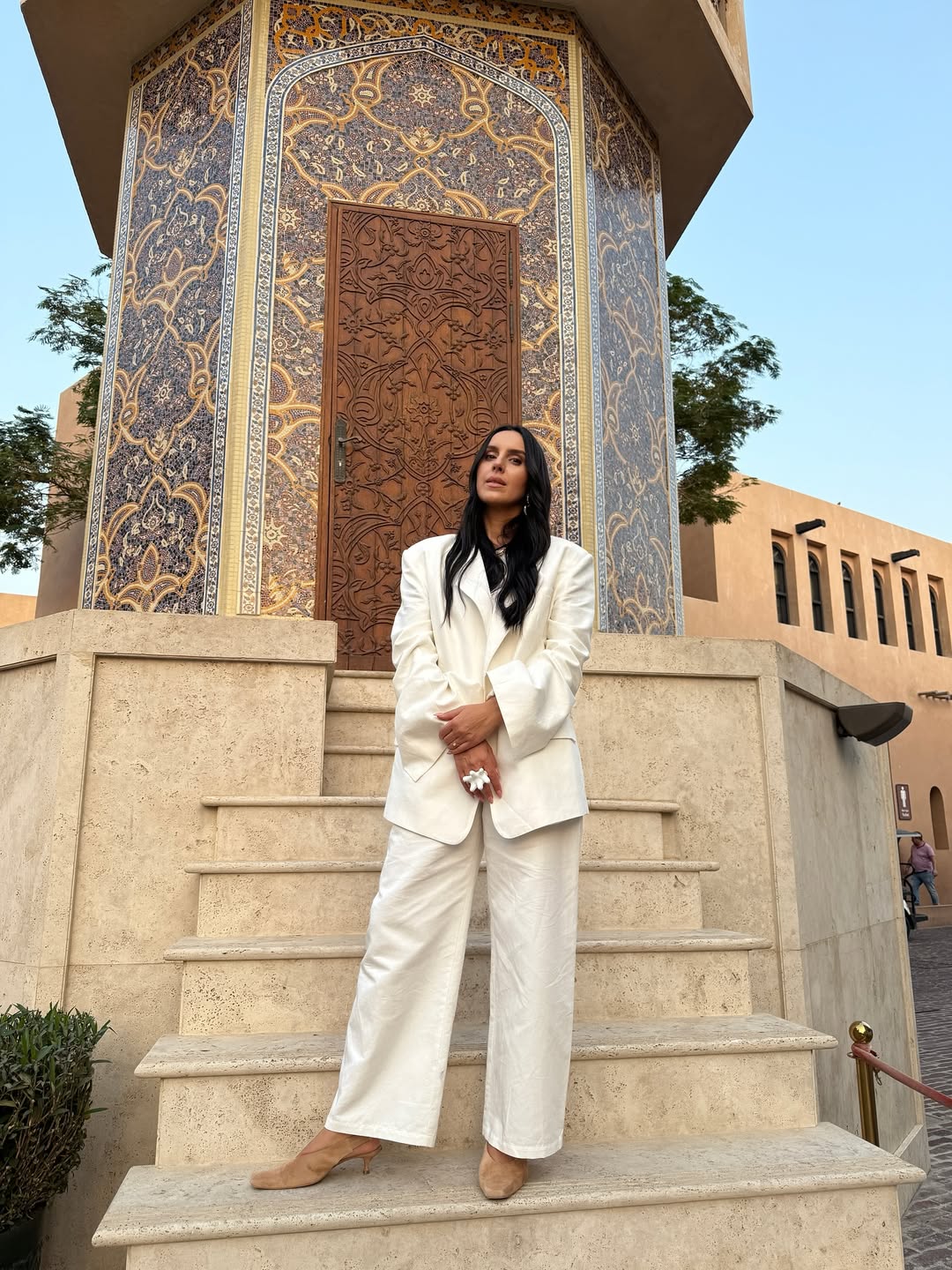 Джамала показала стильный прием, как обновить классический костюм с брюками