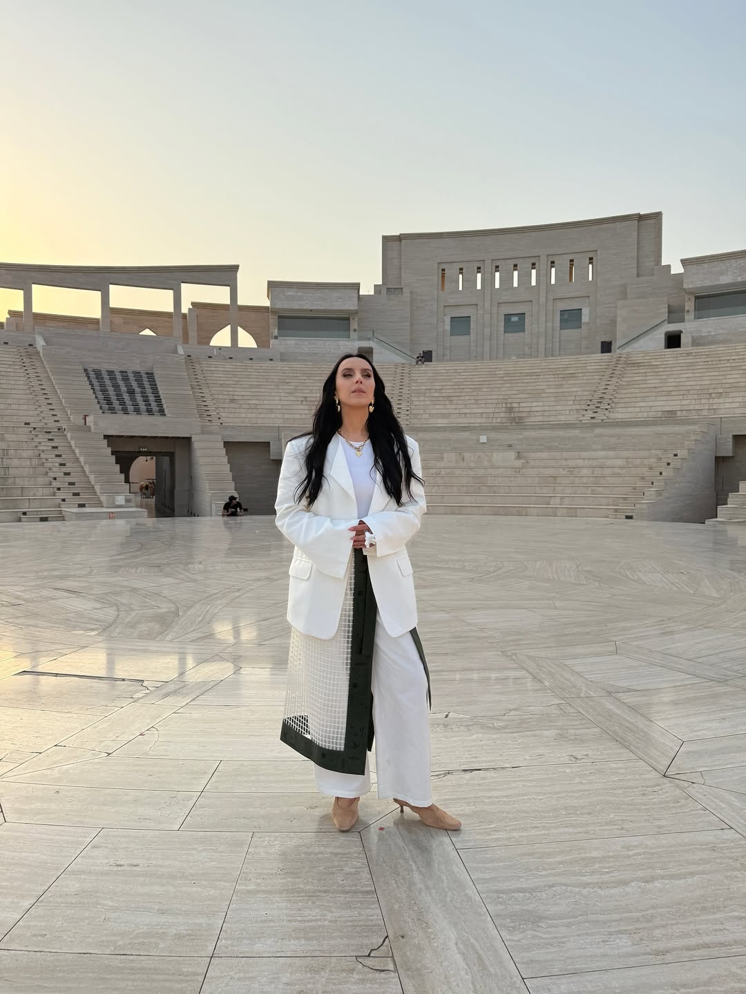 Джамала показала стильный прием, как обновить классический костюм с брюками