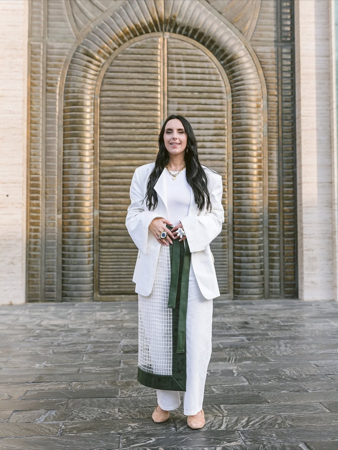 Джамала показала стильный прием, как обновить классический костюм с брюками