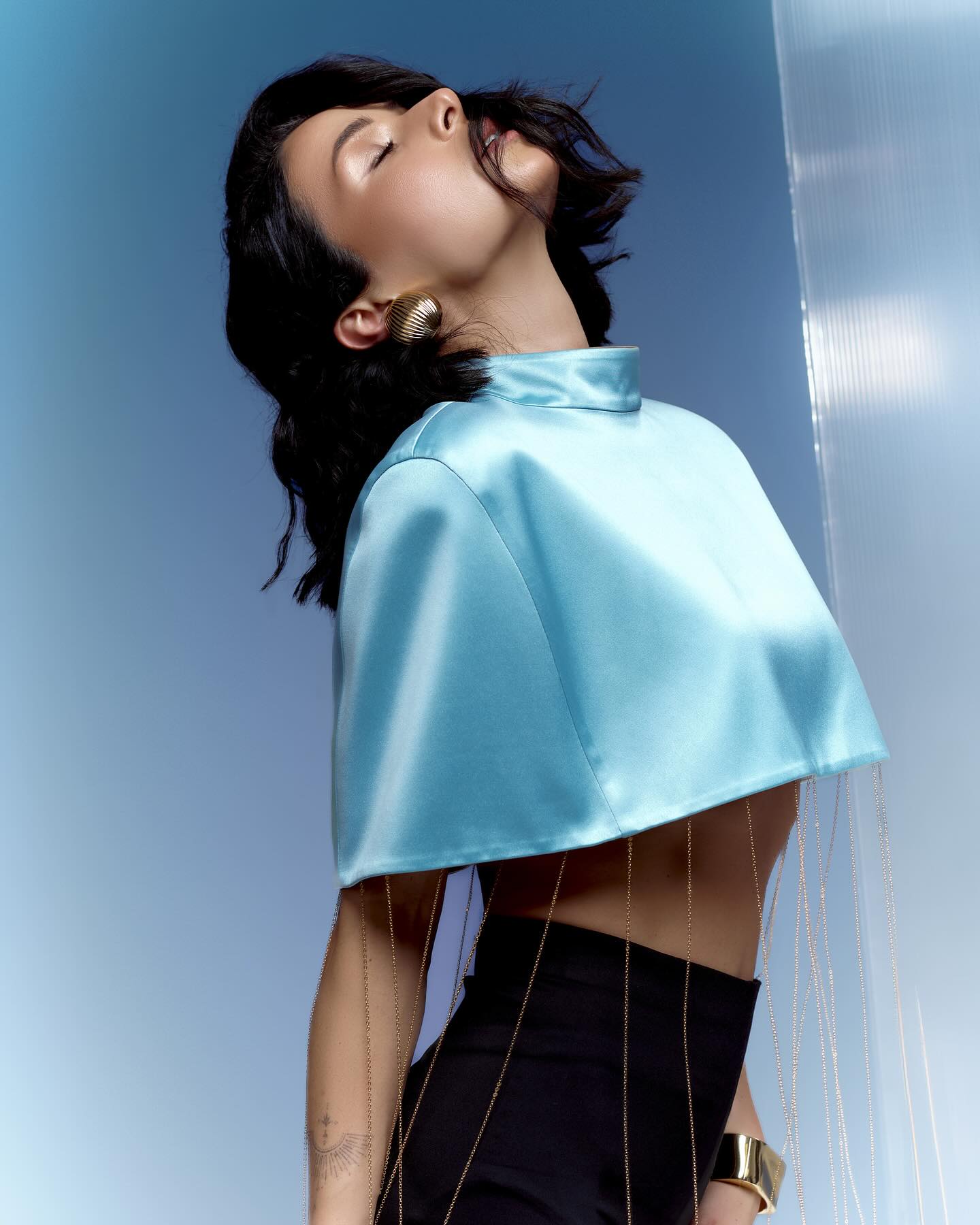 Топ, высокие сапоги и чулки: Злата Огневич похвасталась стройной фигурой на соблазнительных фото