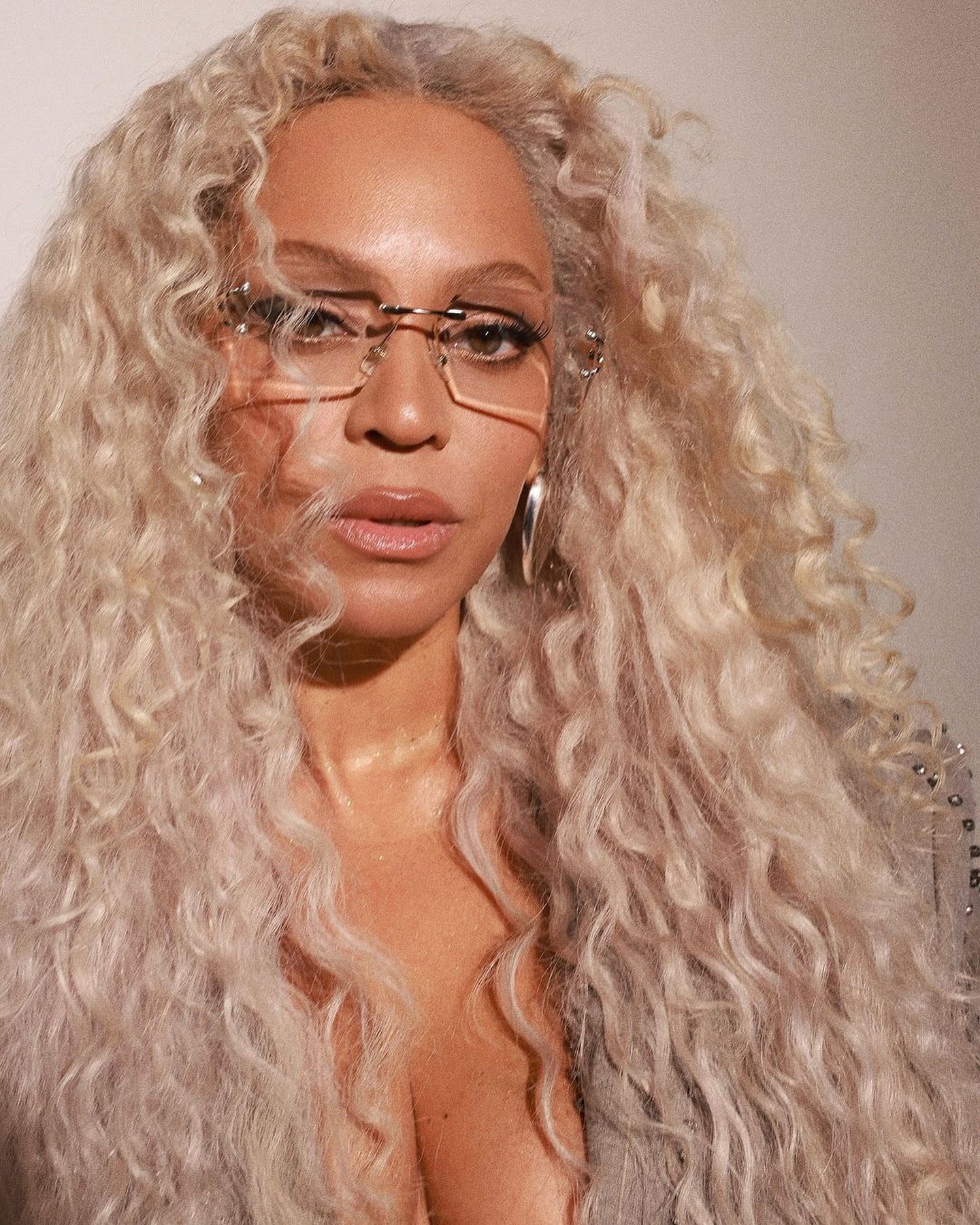 Такие ногти выглядят роскошно: как повторить трендовый маникюр Бейонсе