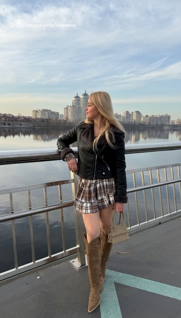 Победительница &quot;Холостяка&quot; показала трендовые сапоги, которые должны быть в гардеробе каждой модницы