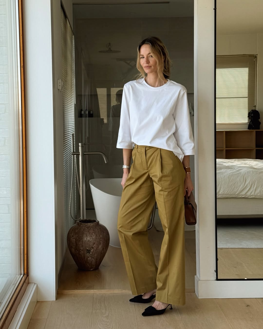 Як носити широкі штани при невисокому зрості: стильні поради, які дійсно працюють