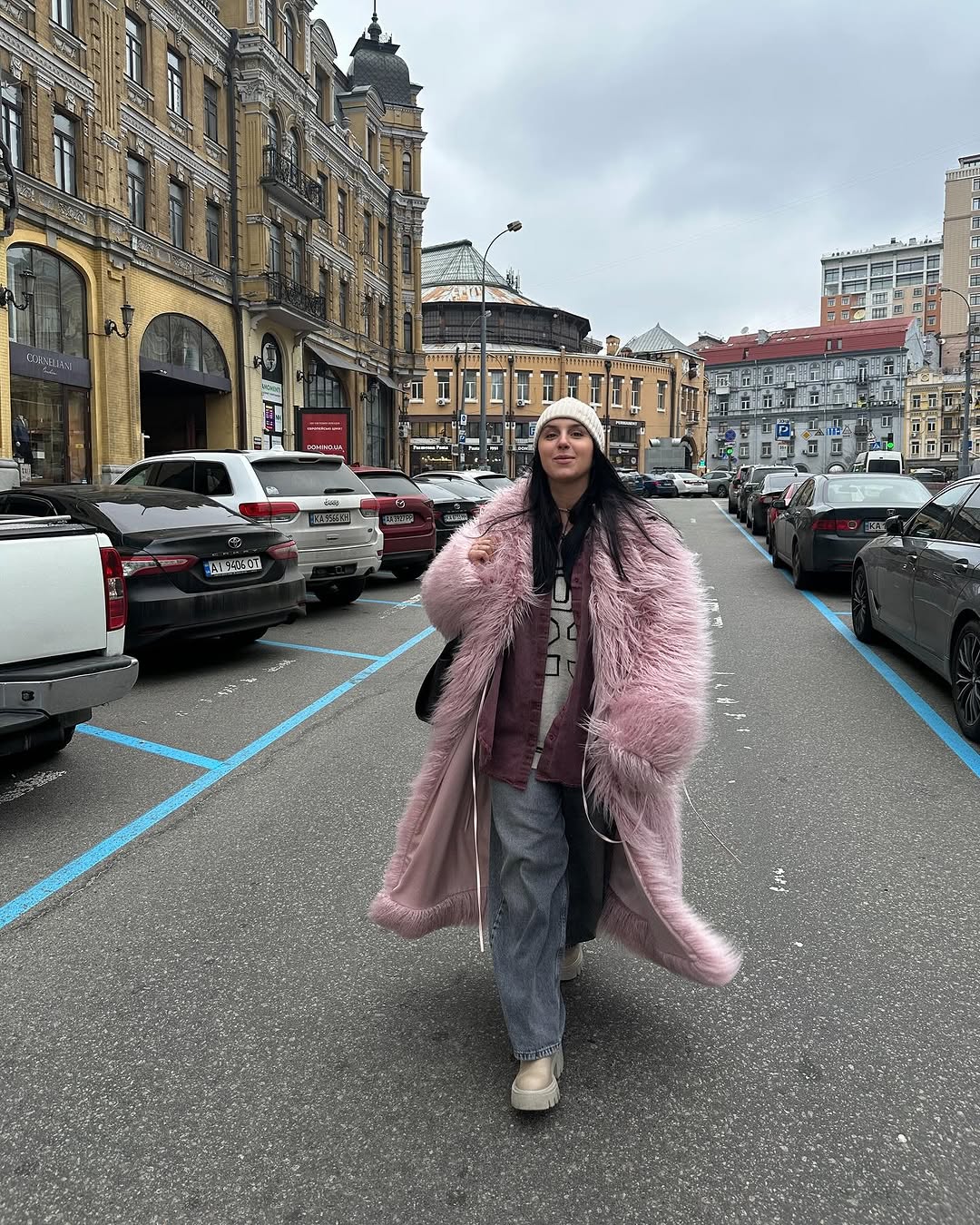 Джамала показала, як носити наймодніший відтінок сезону - пудрово-рожевий