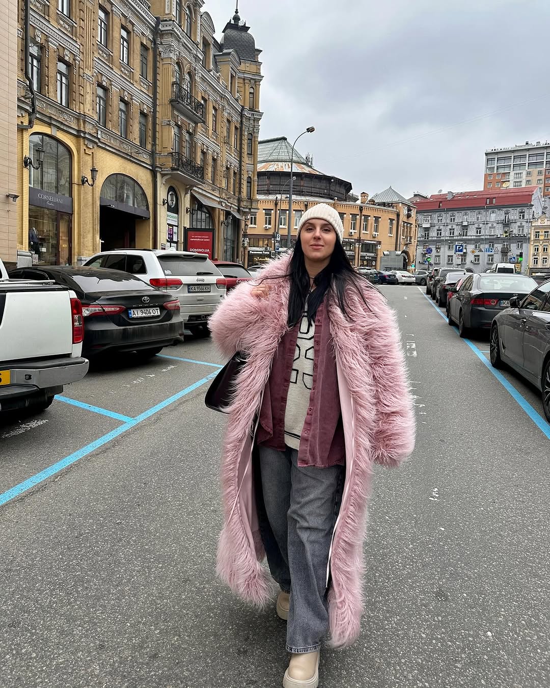 Джамала показала, як носити наймодніший відтінок сезону - пудрово-рожевий