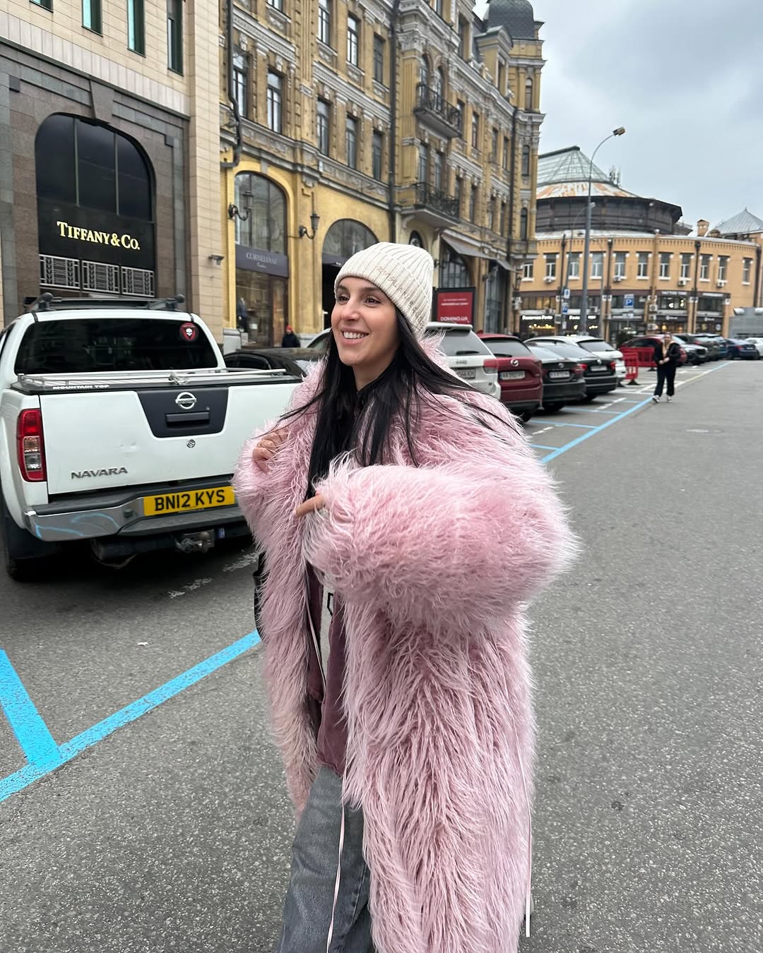 Джамала показала, як носити наймодніший відтінок сезону - пудрово-рожевий