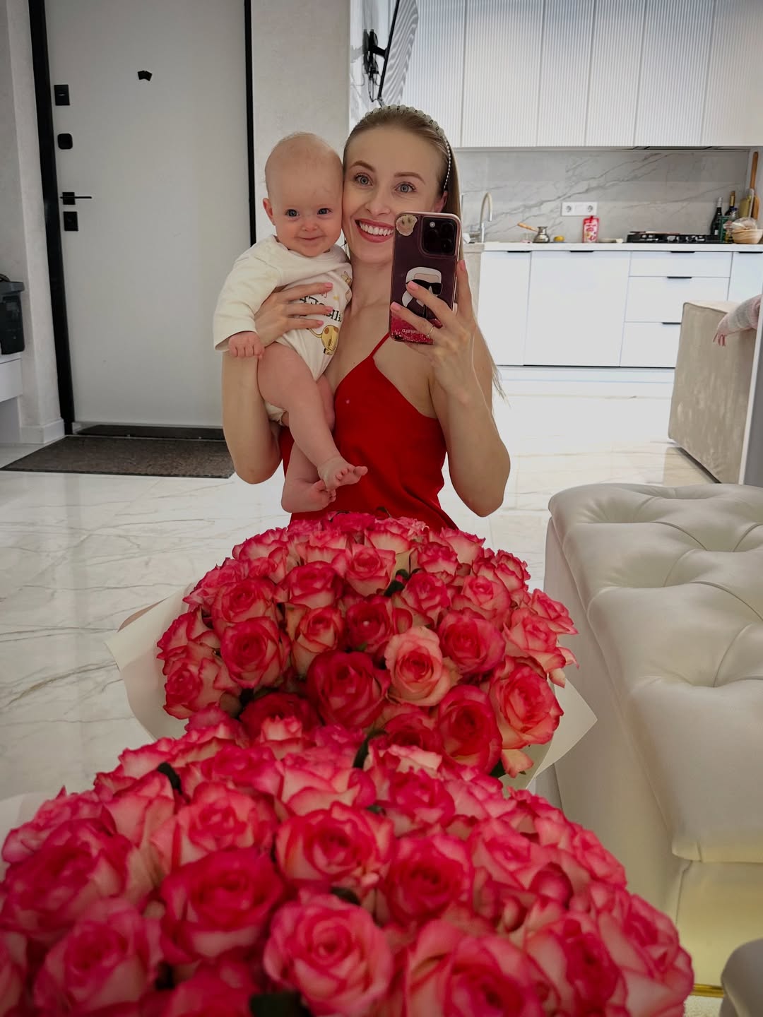 Звезда &quot;Кріпосної&quot; умилила фото с 5-месячной доченькой, имя которой до сих пор скрывает