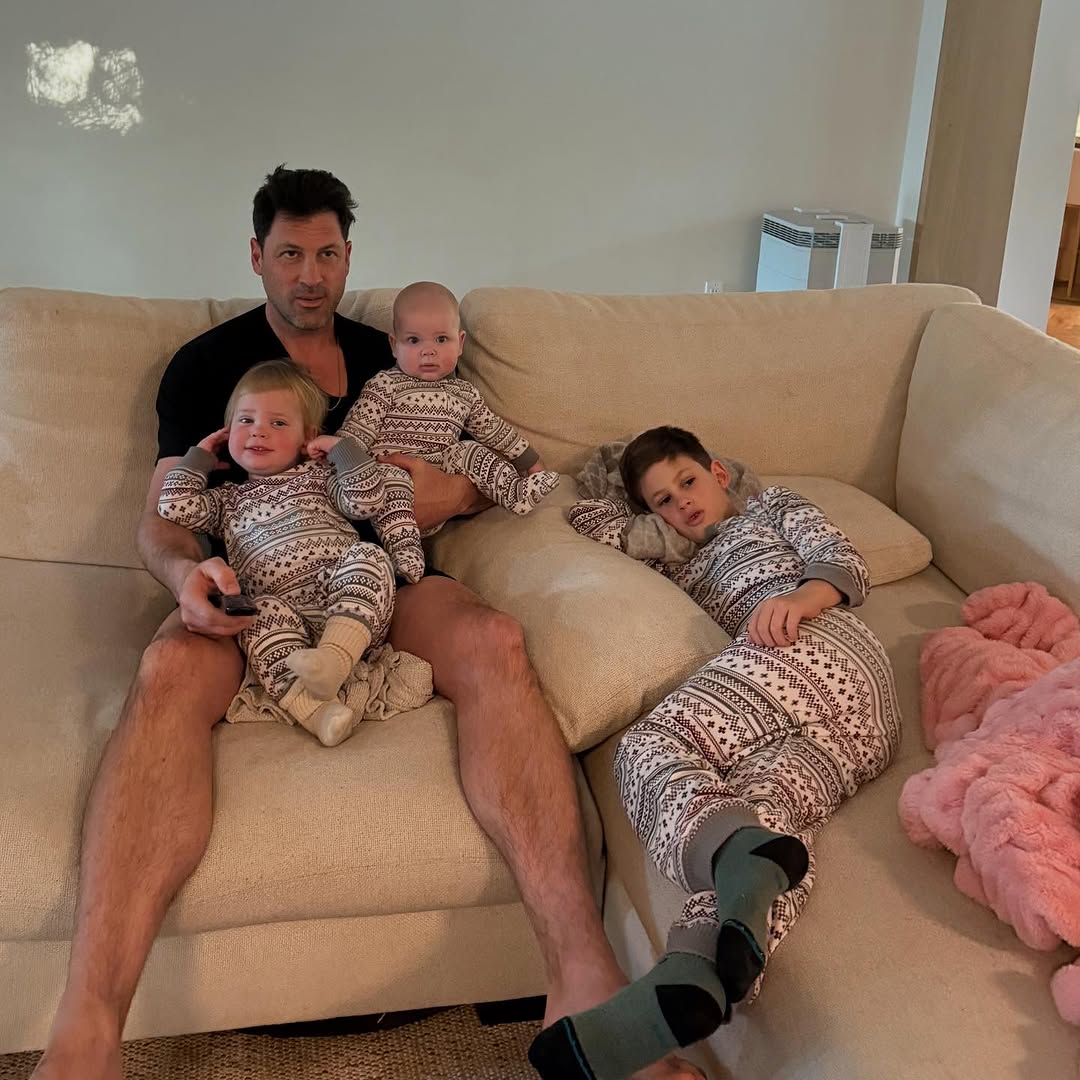 Колишній &quot;Холостяк&quot; вперше за довгий час показав трьох дітей: милі сімейні фото