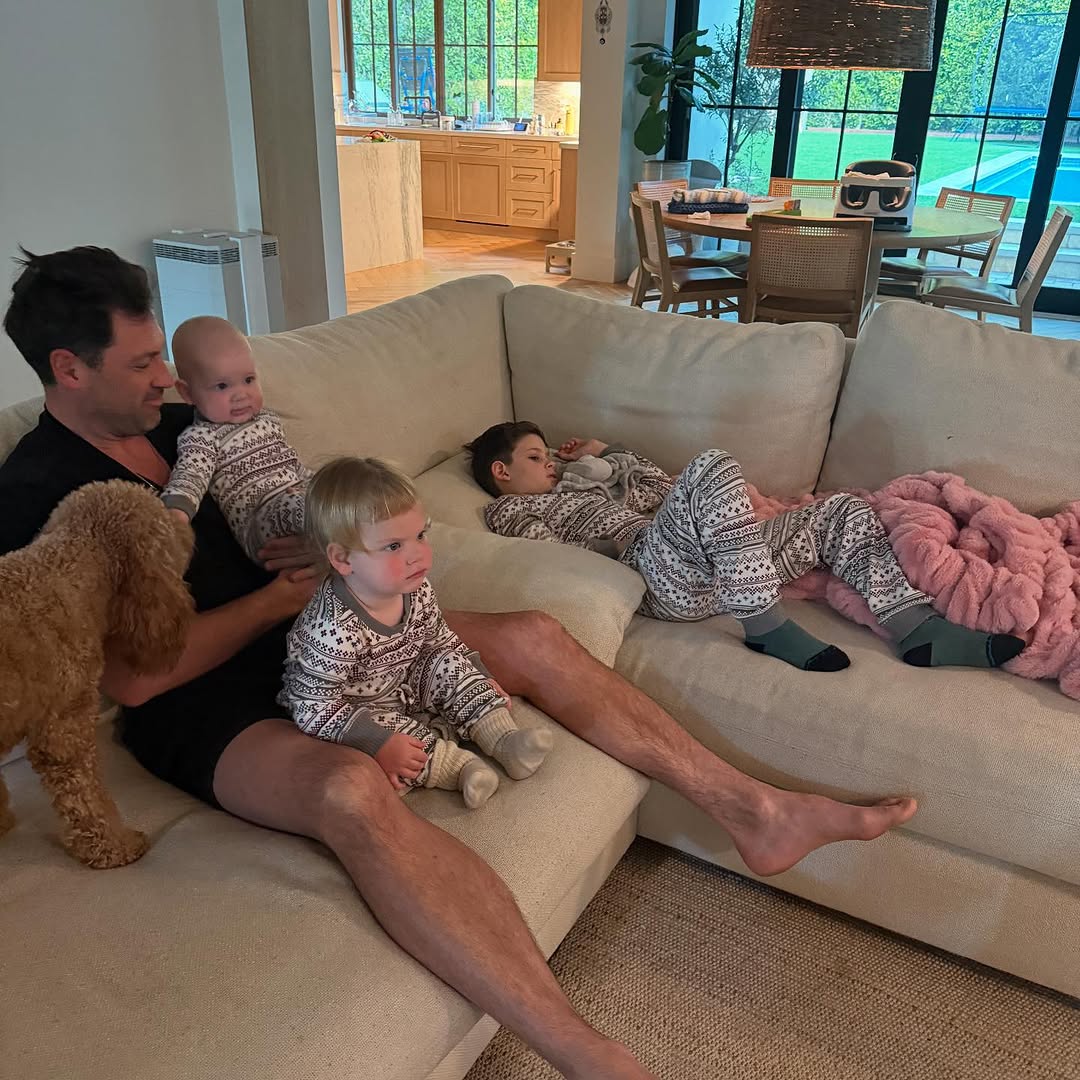 Колишній &quot;Холостяк&quot; вперше за довгий час показав трьох дітей: милі сімейні фото