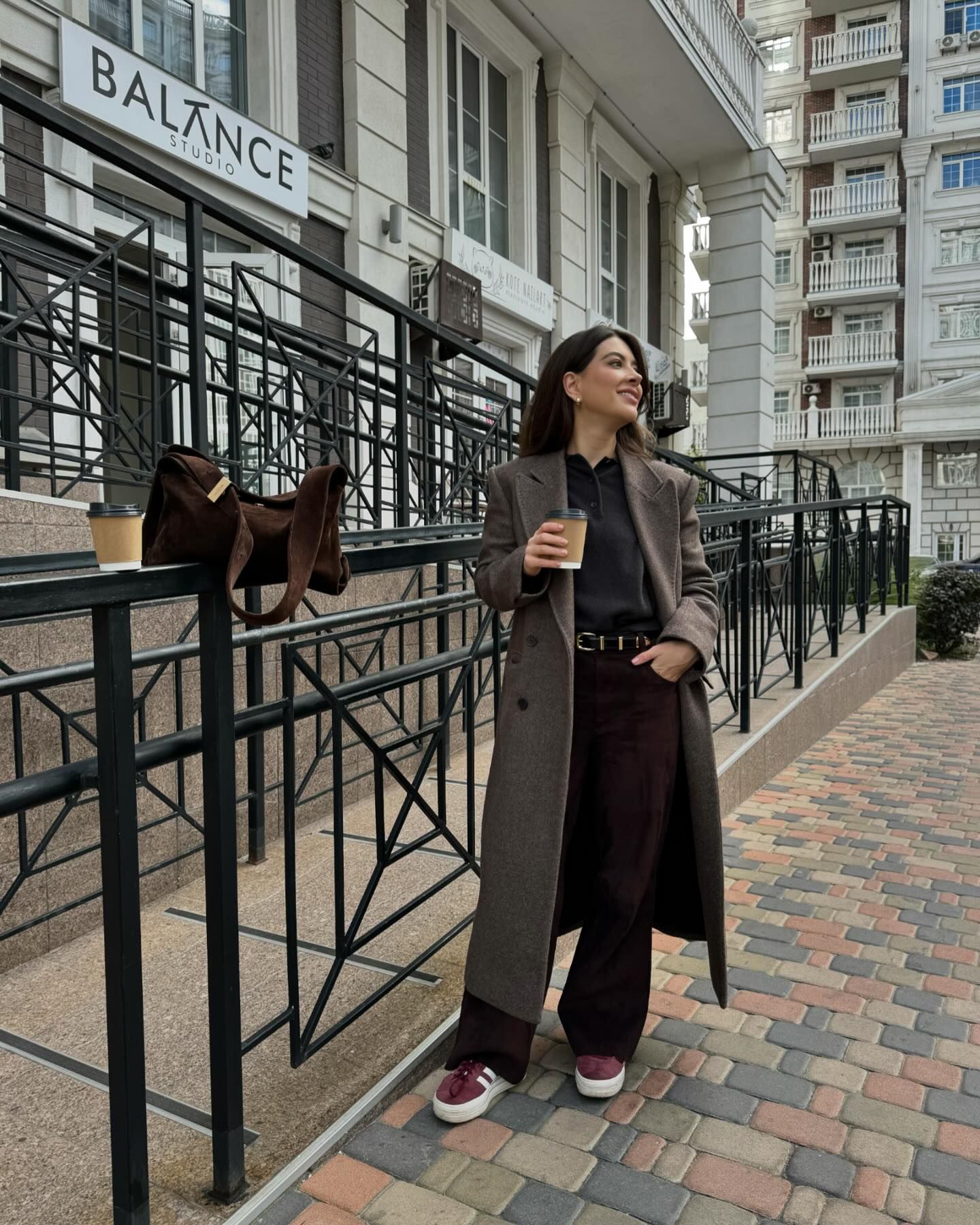 Довге пальто оверсайз та короткий пуховик: який верхній одяг обирають Раміна, Мірошниченко та Цимбалару